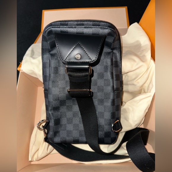 Louis Vuitton AV. Sling Bag in Monogram Canvas - Picture 7 of 7